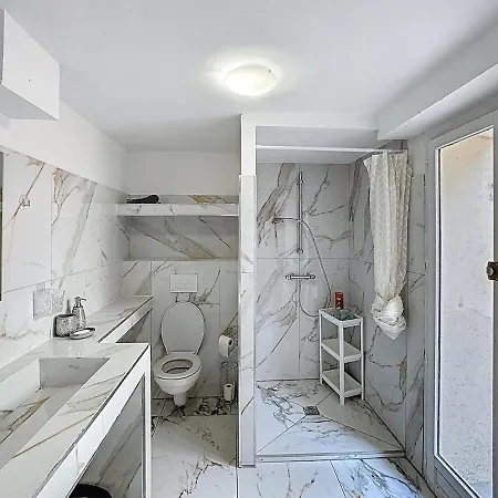Maison A Cote Du Tram Et Avec Jacuzzy * Авіньйон
