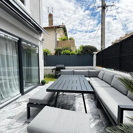 Maison A Cote Du Tram Et Avec Jacuzzy Авіньйон